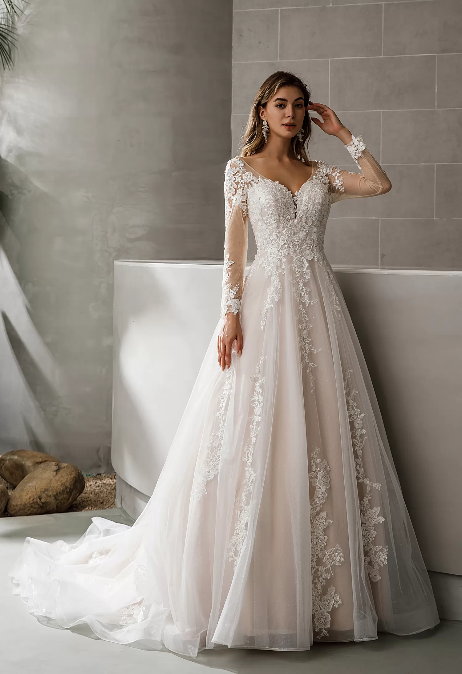 Classic Princess Wedding Dress With V-neck and Long Sleeves